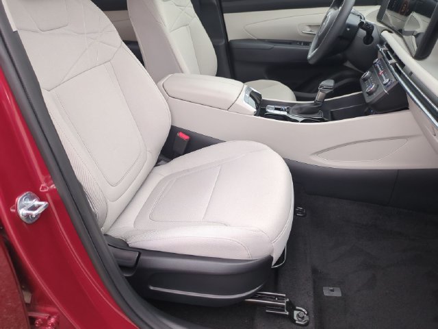 Certified 2025 Hyundai Tucson SE FWD image 18