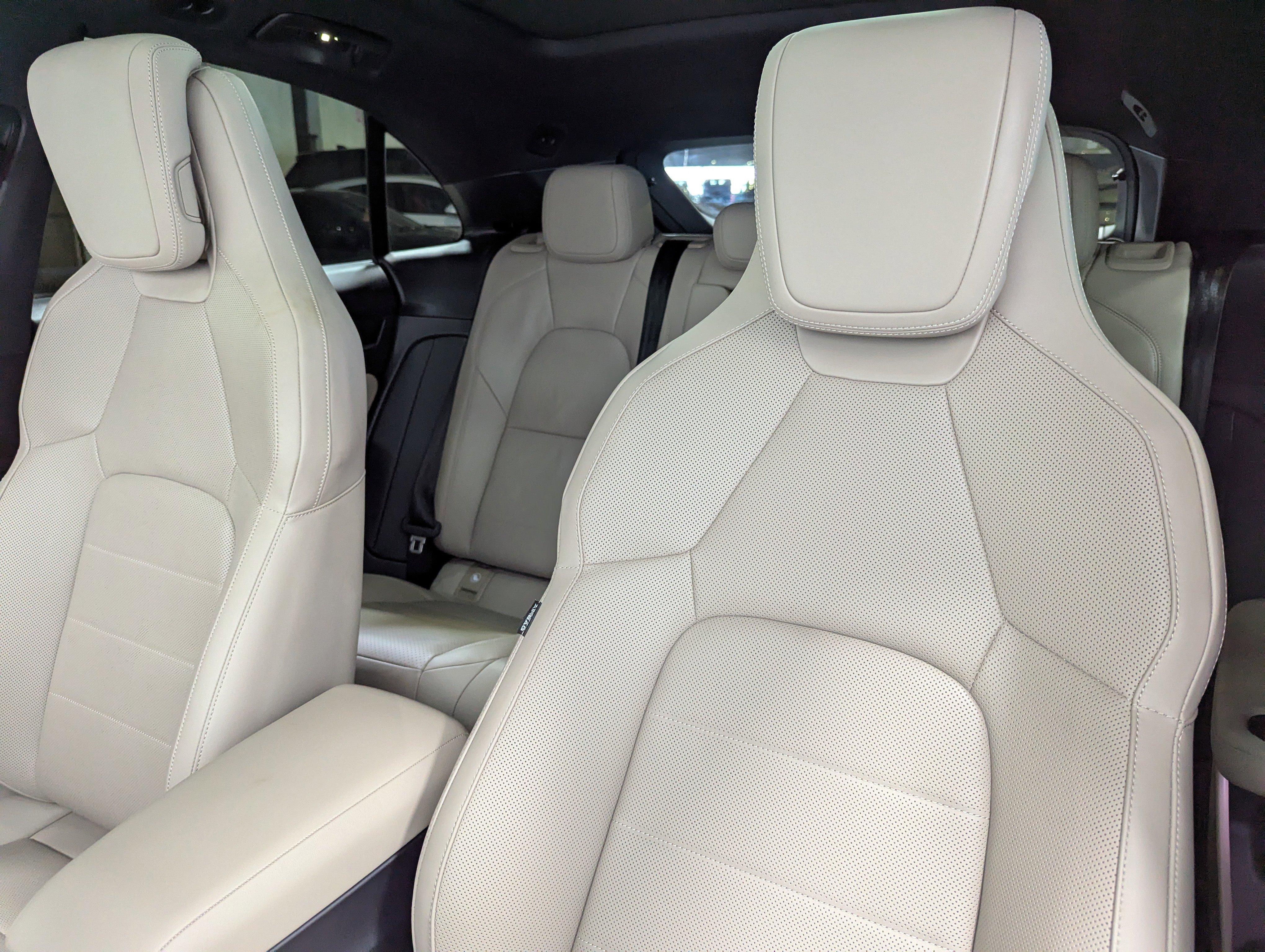 Certified 2025 Porsche Macan 4 Electric image 4