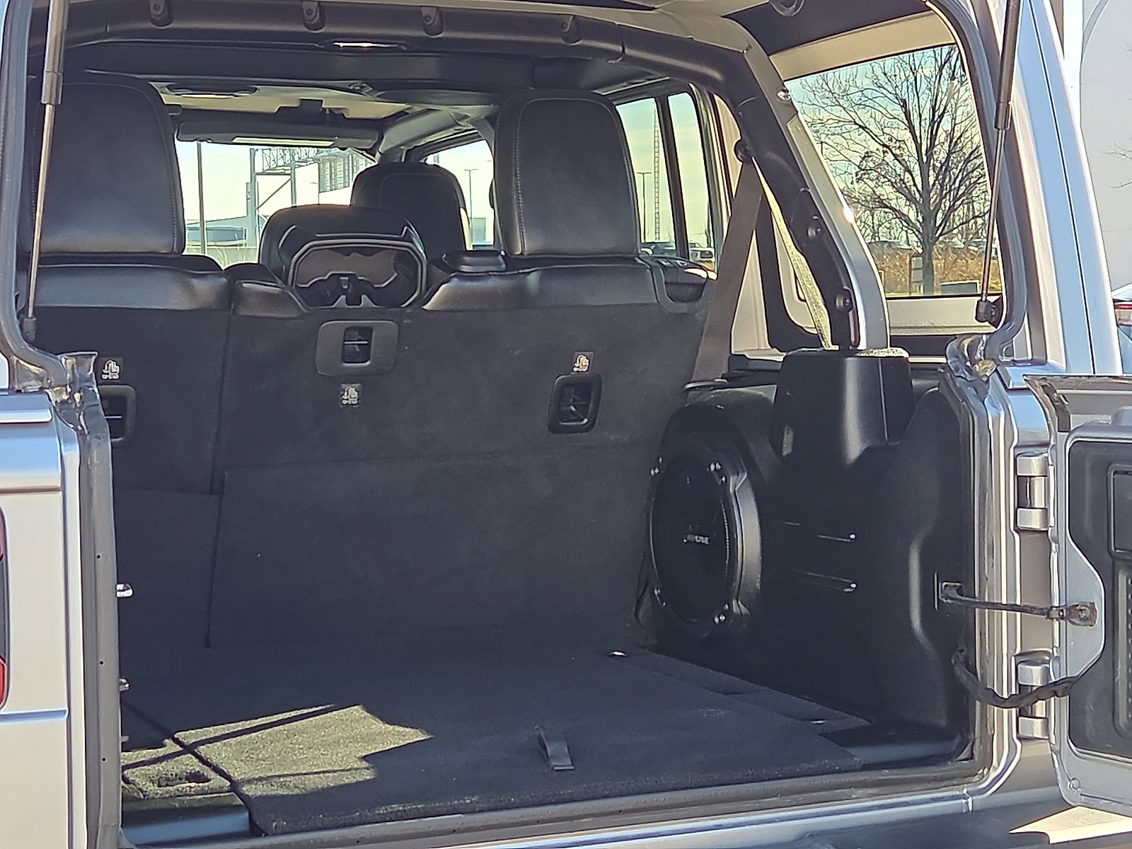 Used 2018 Jeep Wrangler Unlimited Sahara image 9