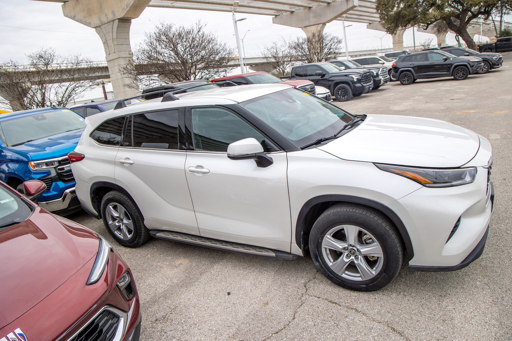 Used 2021 Toyota Highlander LE image 7
