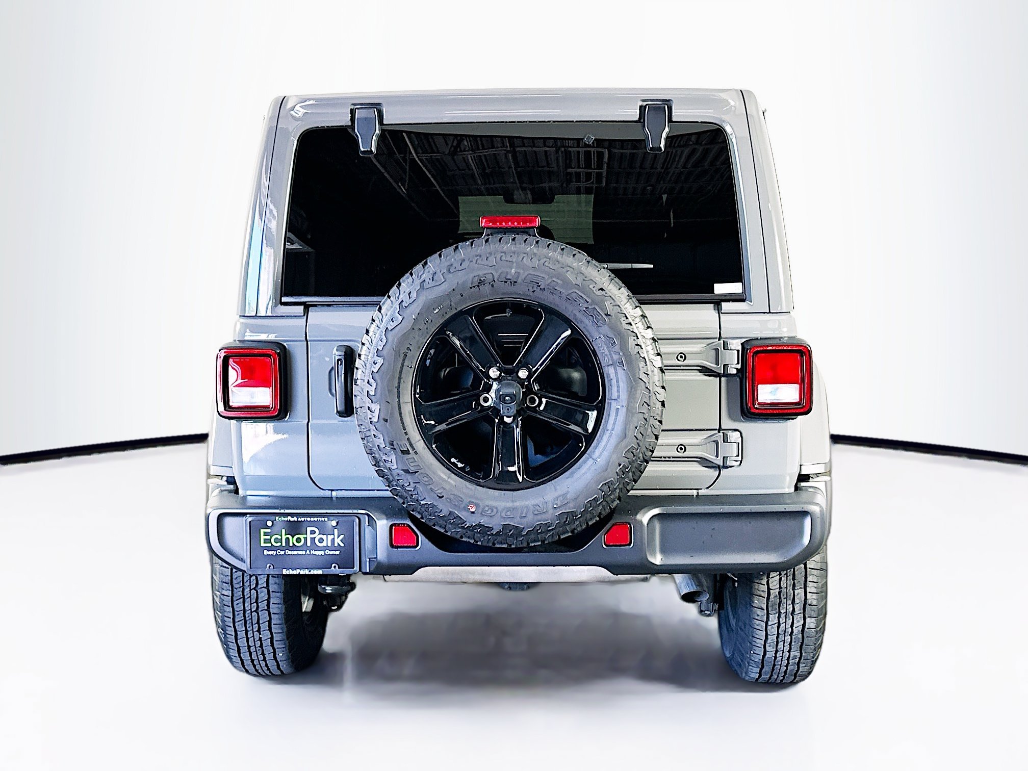 Used 2022 Jeep Wrangler Unlimited Sahara AWD/4WD image 7