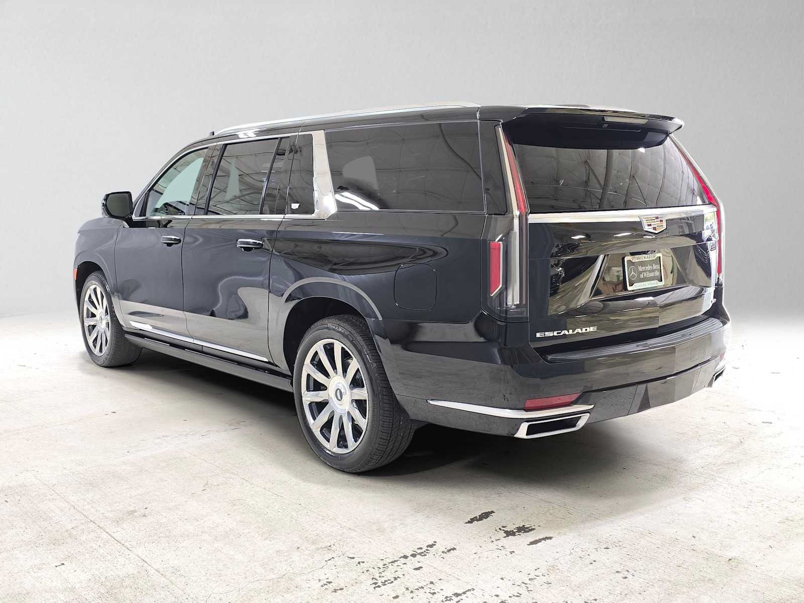Used 2024 Cadillac Escalade ESV Premium Luxury Platinum AWD/4WD image 5