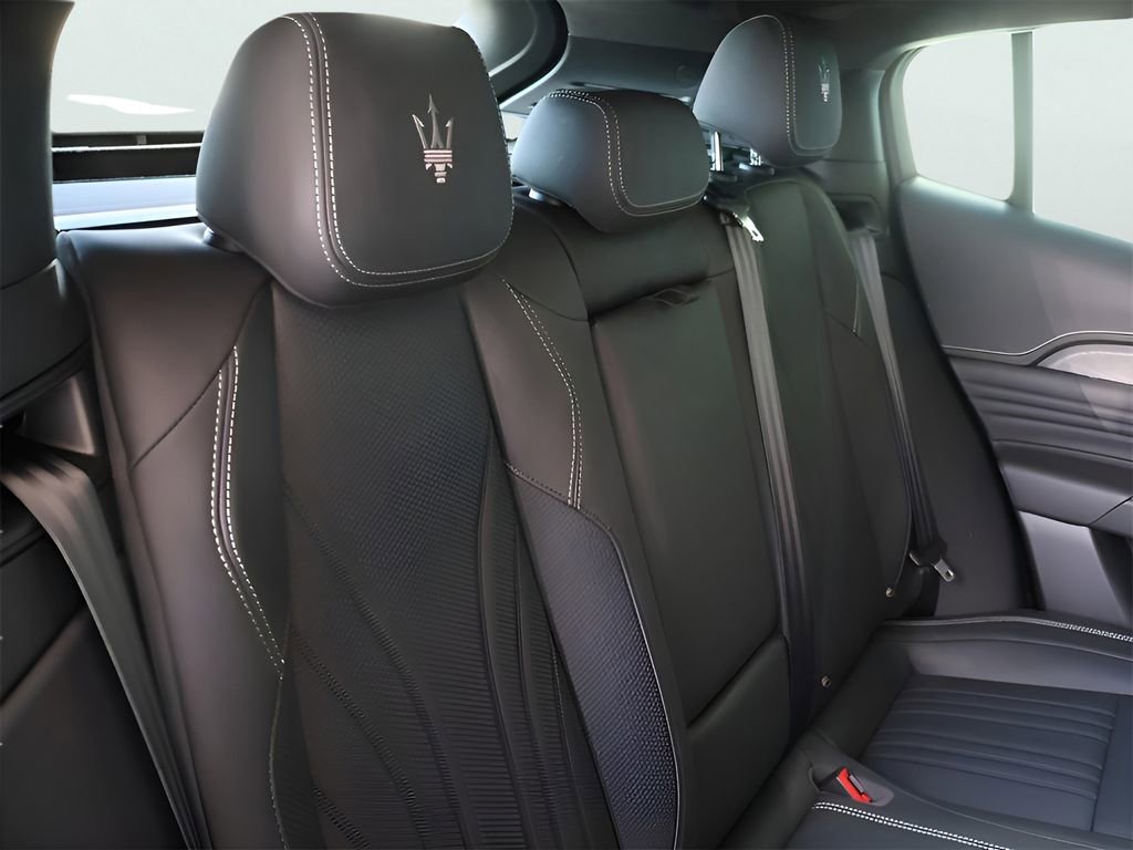 Used 2025 Maserati Grecale Modena image 14