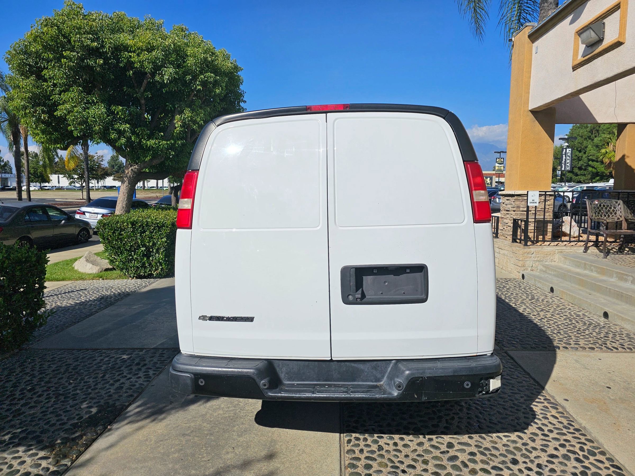 Used 2018 Chevrolet Express 3500 Extended w/ Driver Convenience Package image 6