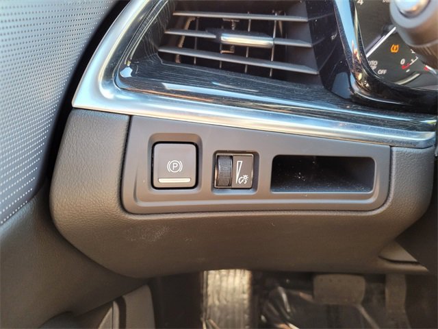 Used 2025 Cadillac XT5 Premium Luxury image 40