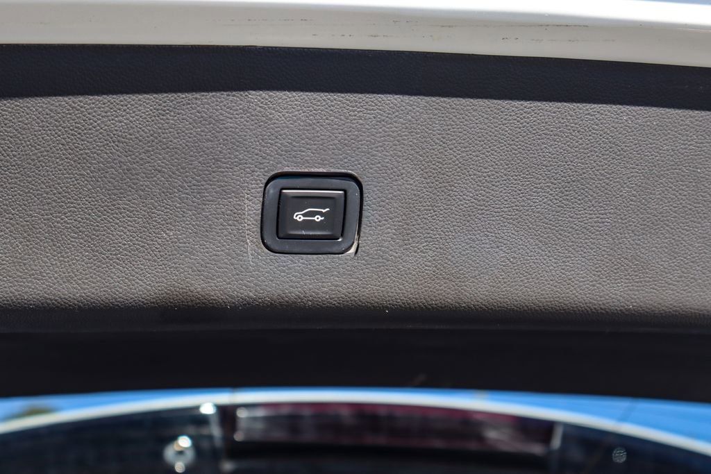 Used 2023 Chevrolet Traverse LT w/ LPO, Floor Liner Package image 38