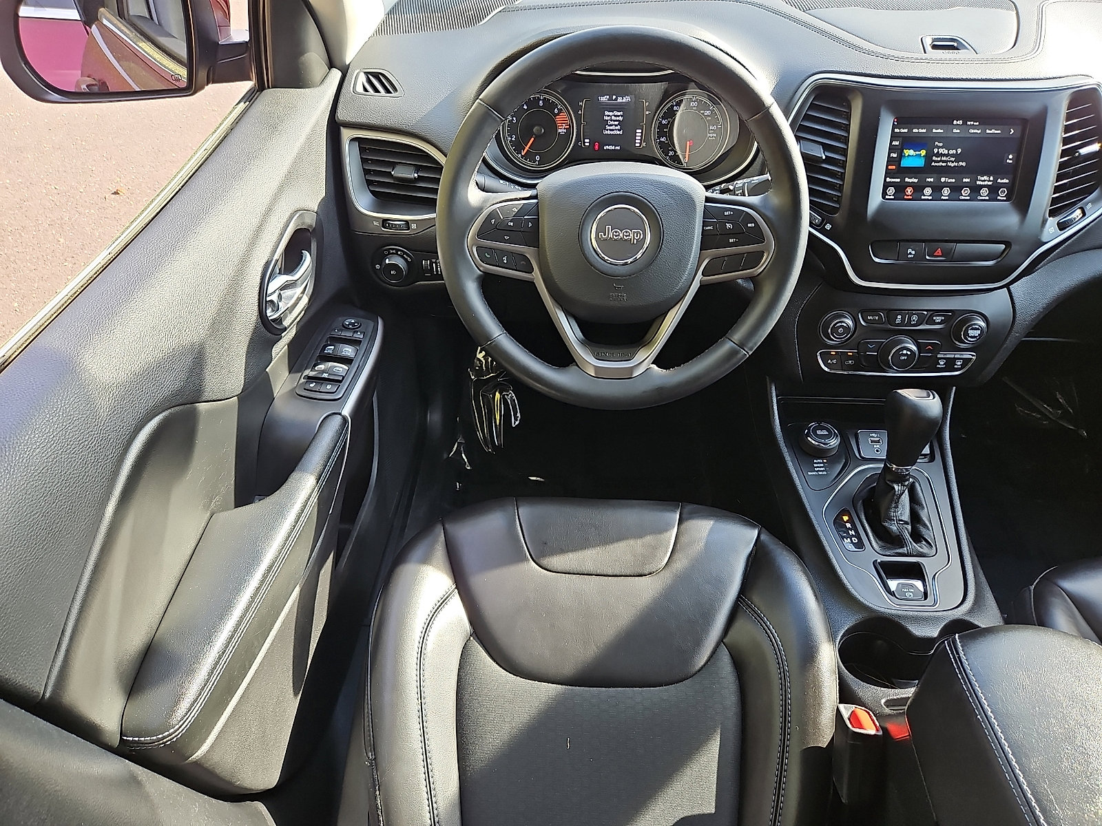 Used 2019 Jeep Cherokee Latitude Plus w/ Cold Weather Group image 11