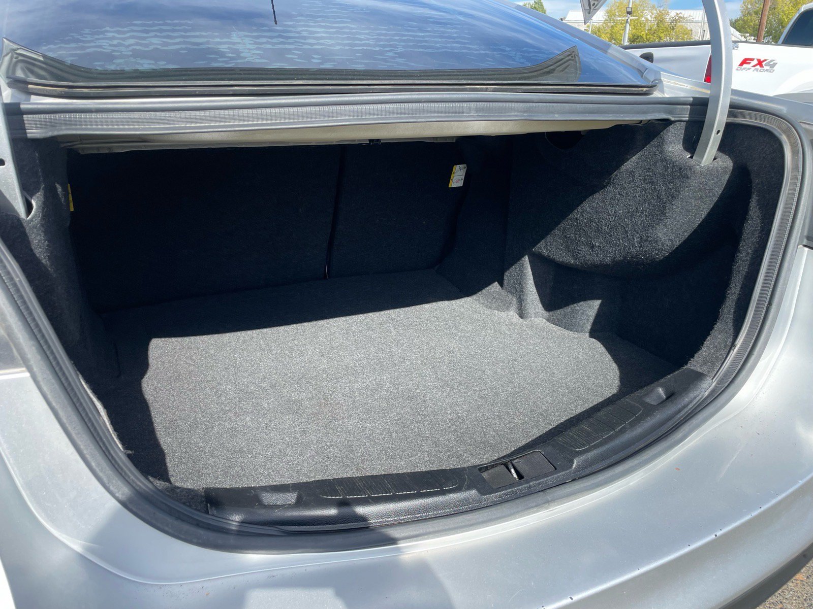 Used 2017 Ford Fusion SE FWD image 9