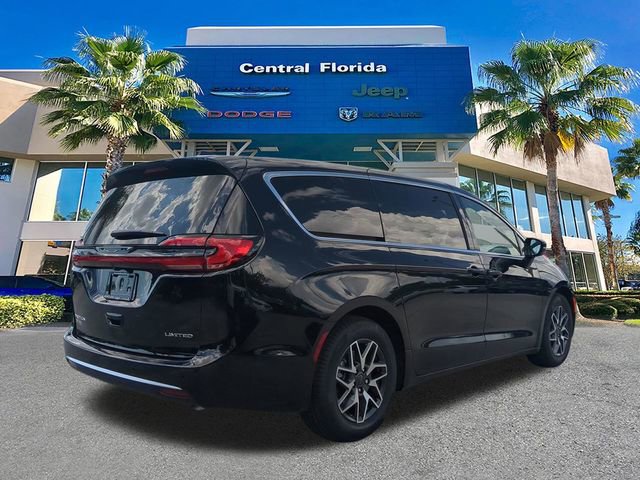 New 2027 Chrysler Pacifica Limited FWD image 5