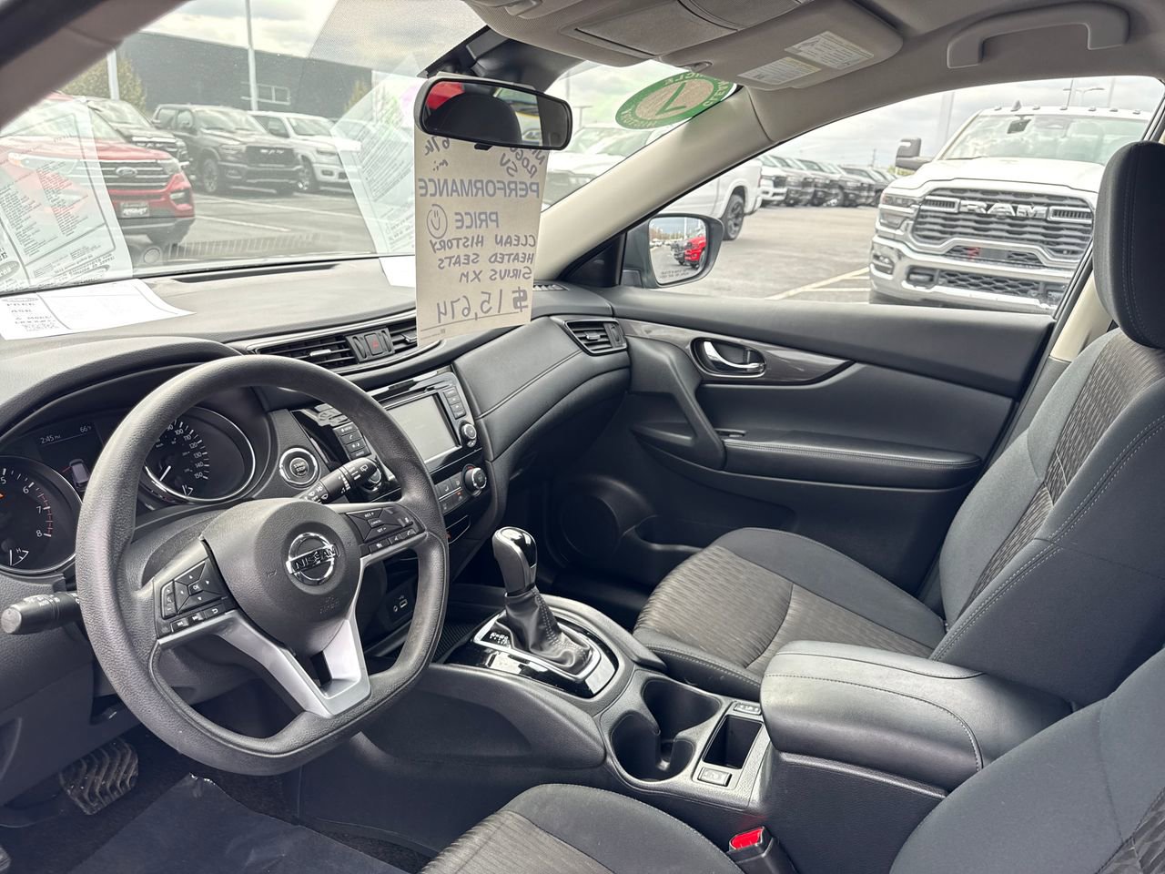 Used 2019 Nissan Rogue SV image 11