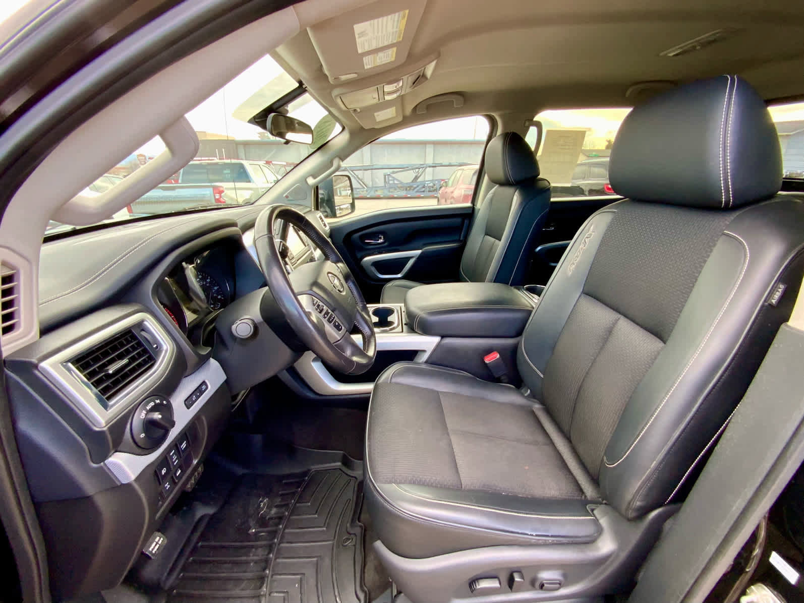 Used 2018 Nissan Titan PRO-4X image 25