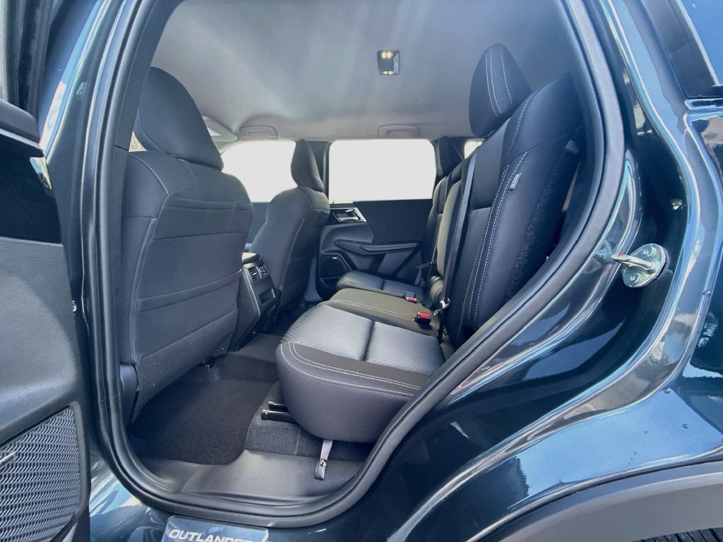 New 2026 Mitsubishi Outlander ES FWD image 24