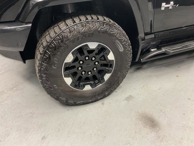 Used 2024 GMC Hummer EV 2X w/ Extreme Off-Road Package image 3