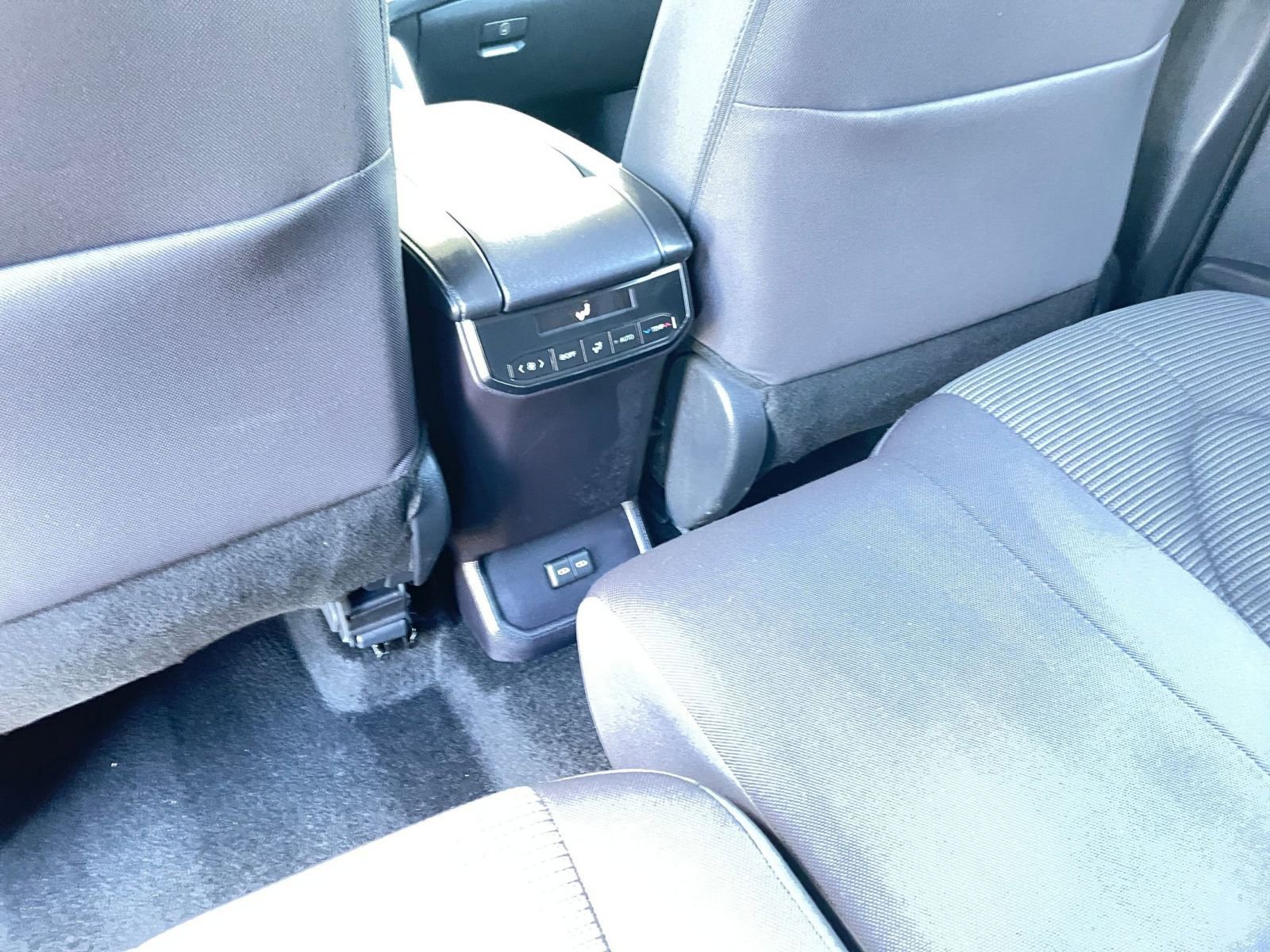 Used 2025 Toyota Highlander LE image 24