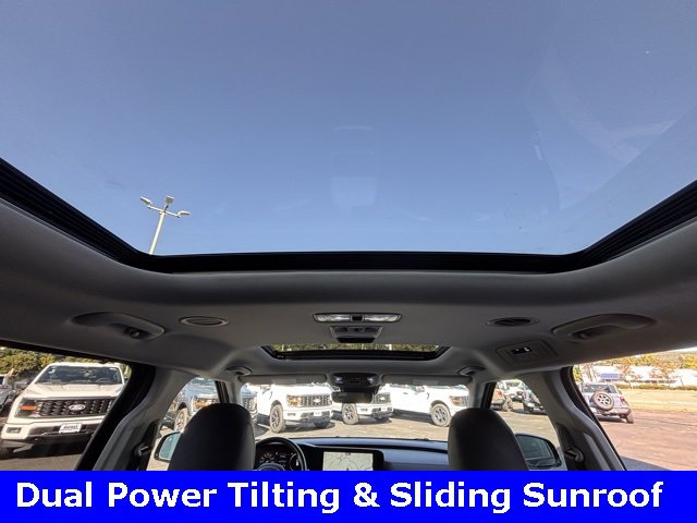 Used 2022 Kia Carnival SX Prestige image 5