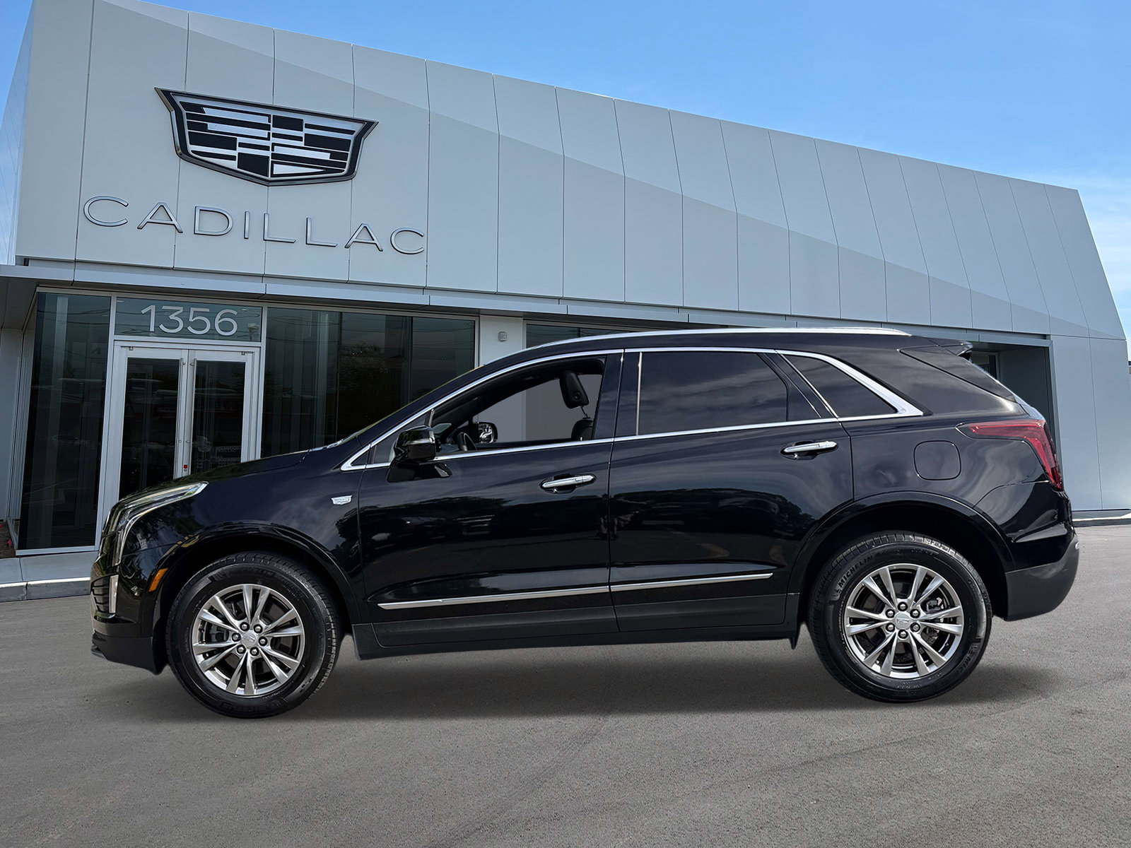 Certified 2023 Cadillac XT5 Premium Luxury AWD/4WD image 2