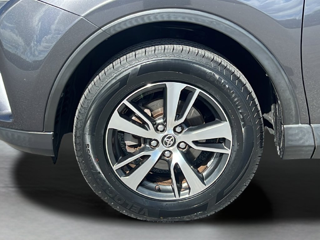 Used 2018 Toyota RAV4 XLE FWD image 28