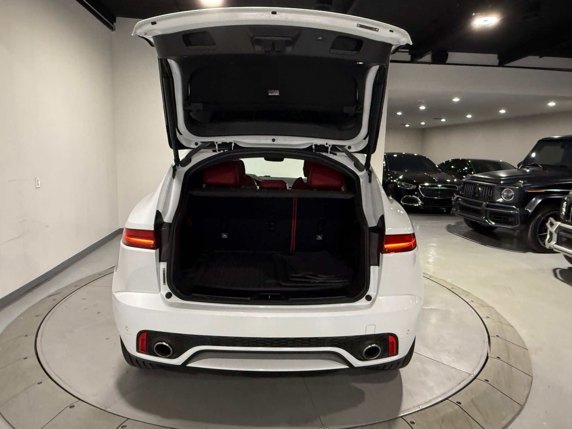 Used 2019 Jaguar E-PACE R-Dynamic SE image 25