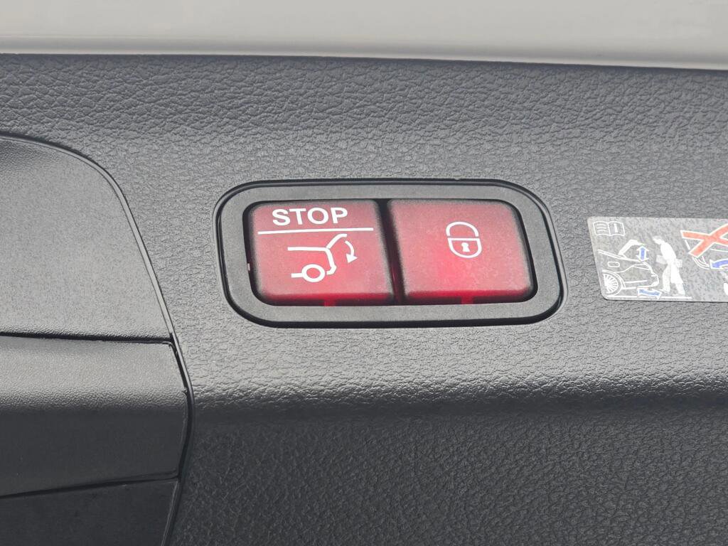 Certified 2025 Mercedes-Benz GLS 580 4MATIC image 24