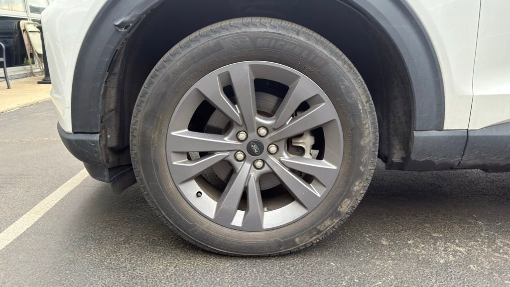 Used 2023 Ford Explorer XLT w/ Equipment Group 202A image 8