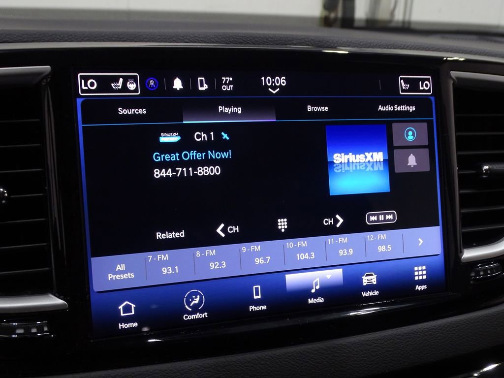 Used 2024 Chrysler Pacifica Touring-L image 32