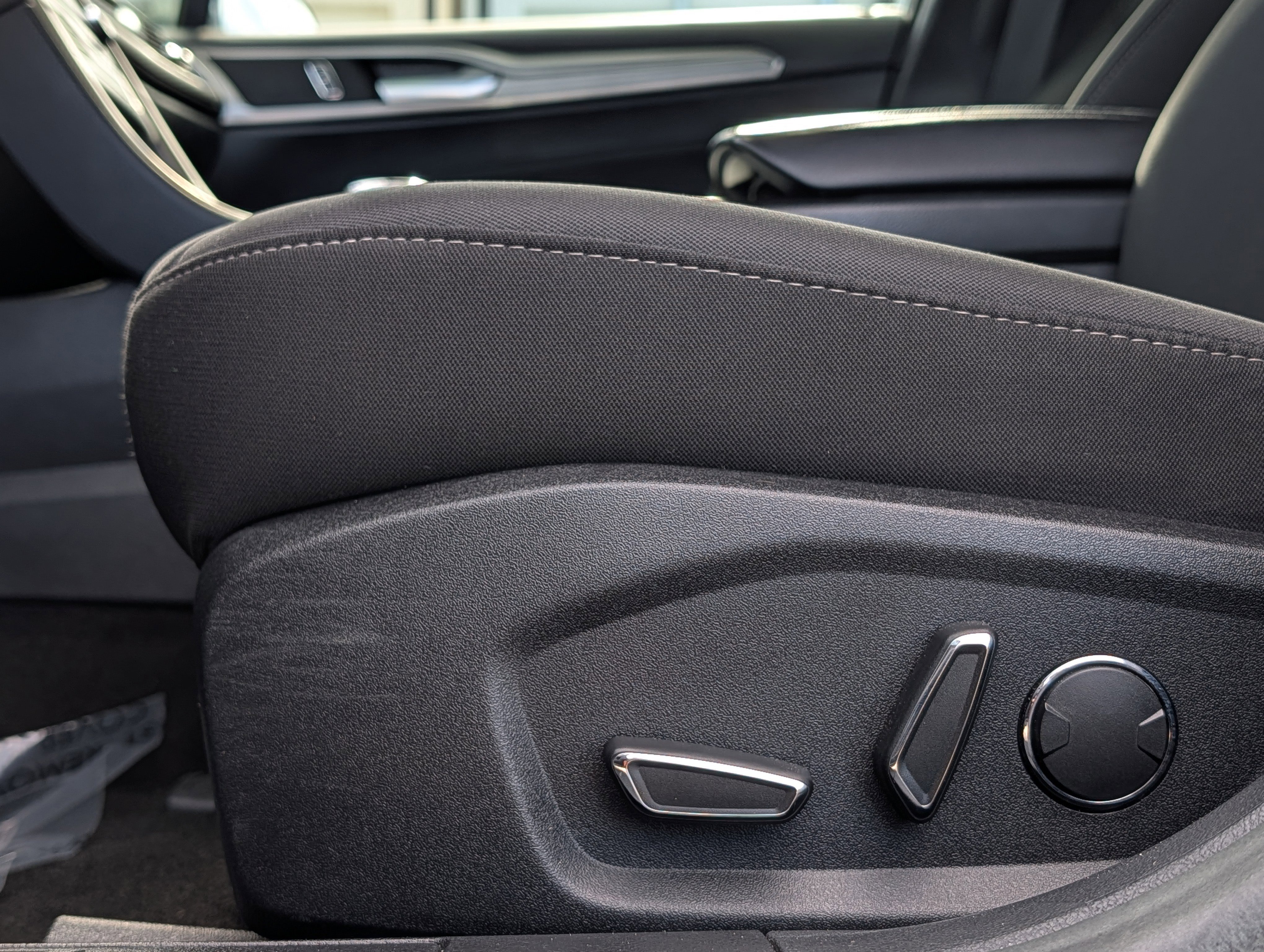 Used 2019 Ford Fusion SE FWD image 21