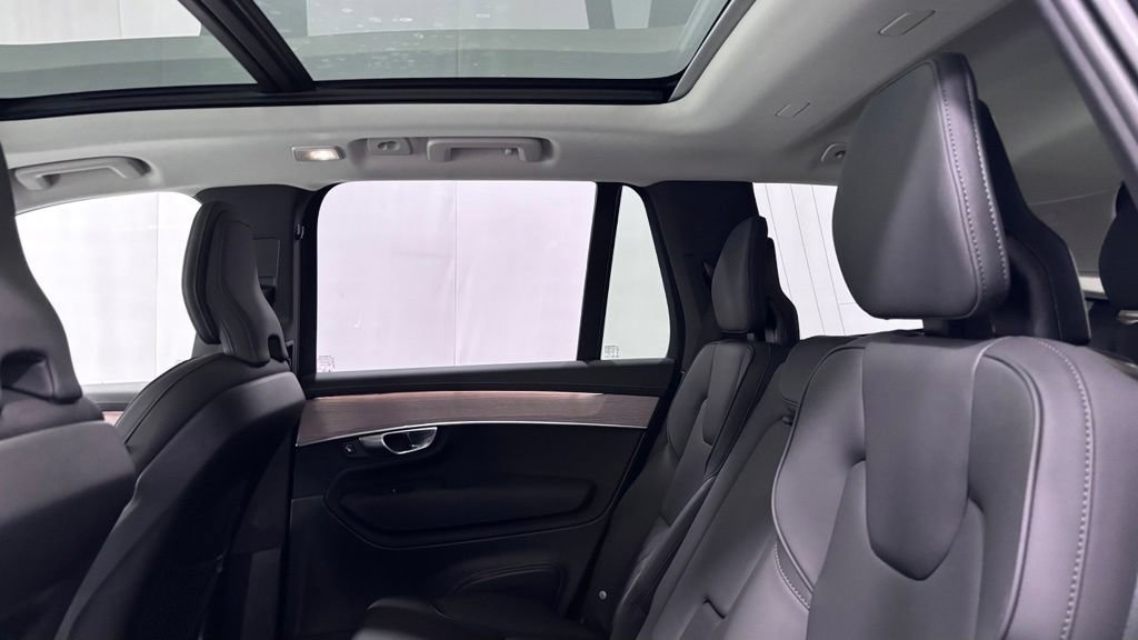 Certified 2025 Volvo XC90 B6 Plus AWD/4WD image 22