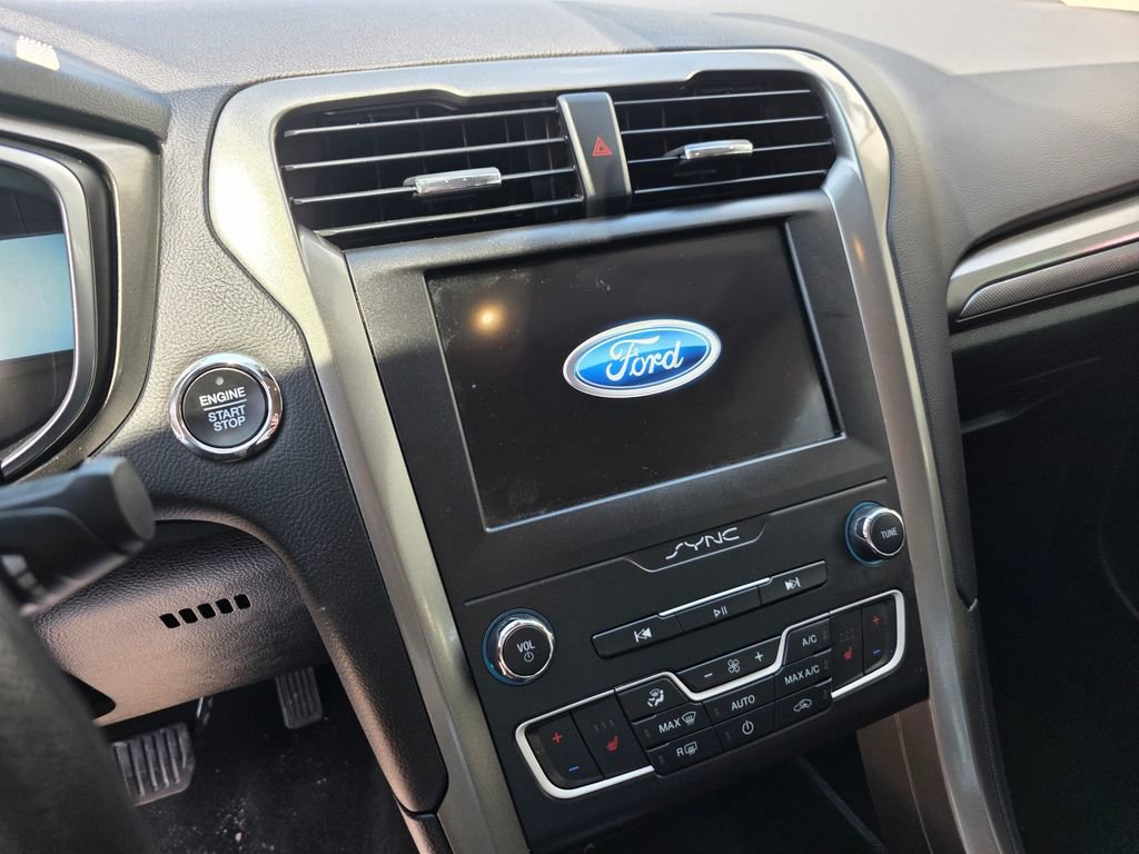 Used 2020 Ford Fusion SE AWD/4WD image 12