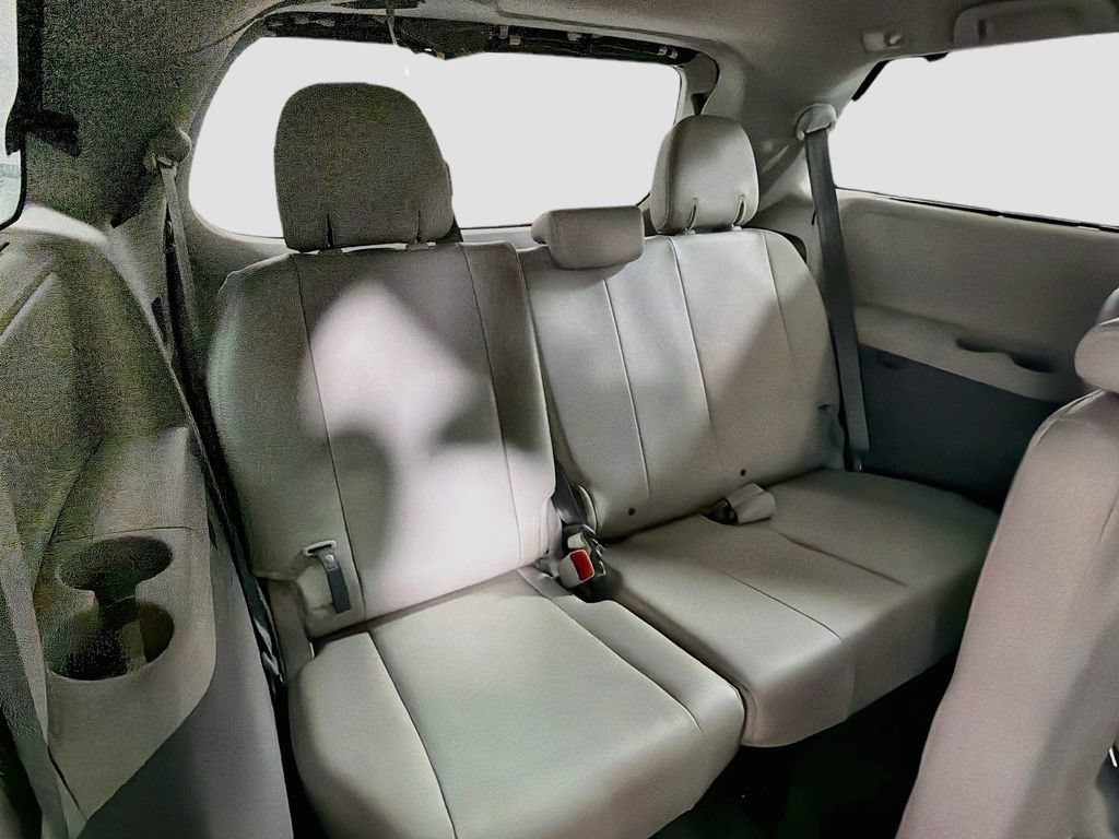 Used 2014 Toyota Sienna XLE FWD image 29