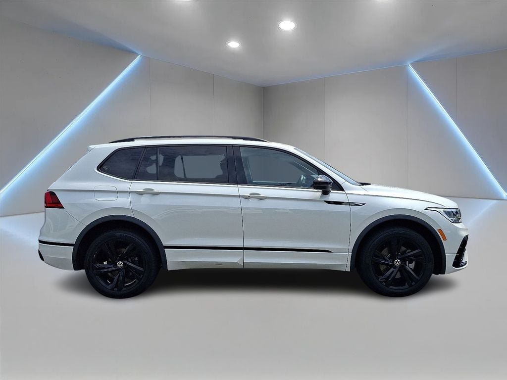 Certified 2023 Volkswagen Tiguan SE R-Line FWD image 4