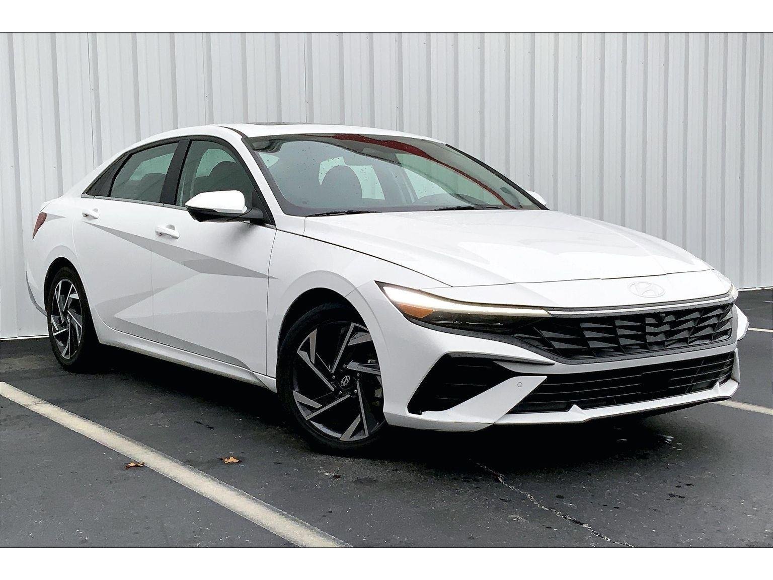 Used 2024 Hyundai Elantra Limited image 2