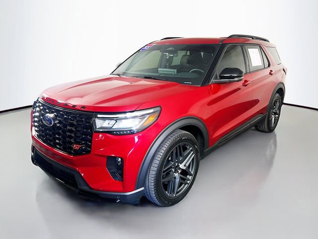Used 2025 Ford Explorer ST image 3