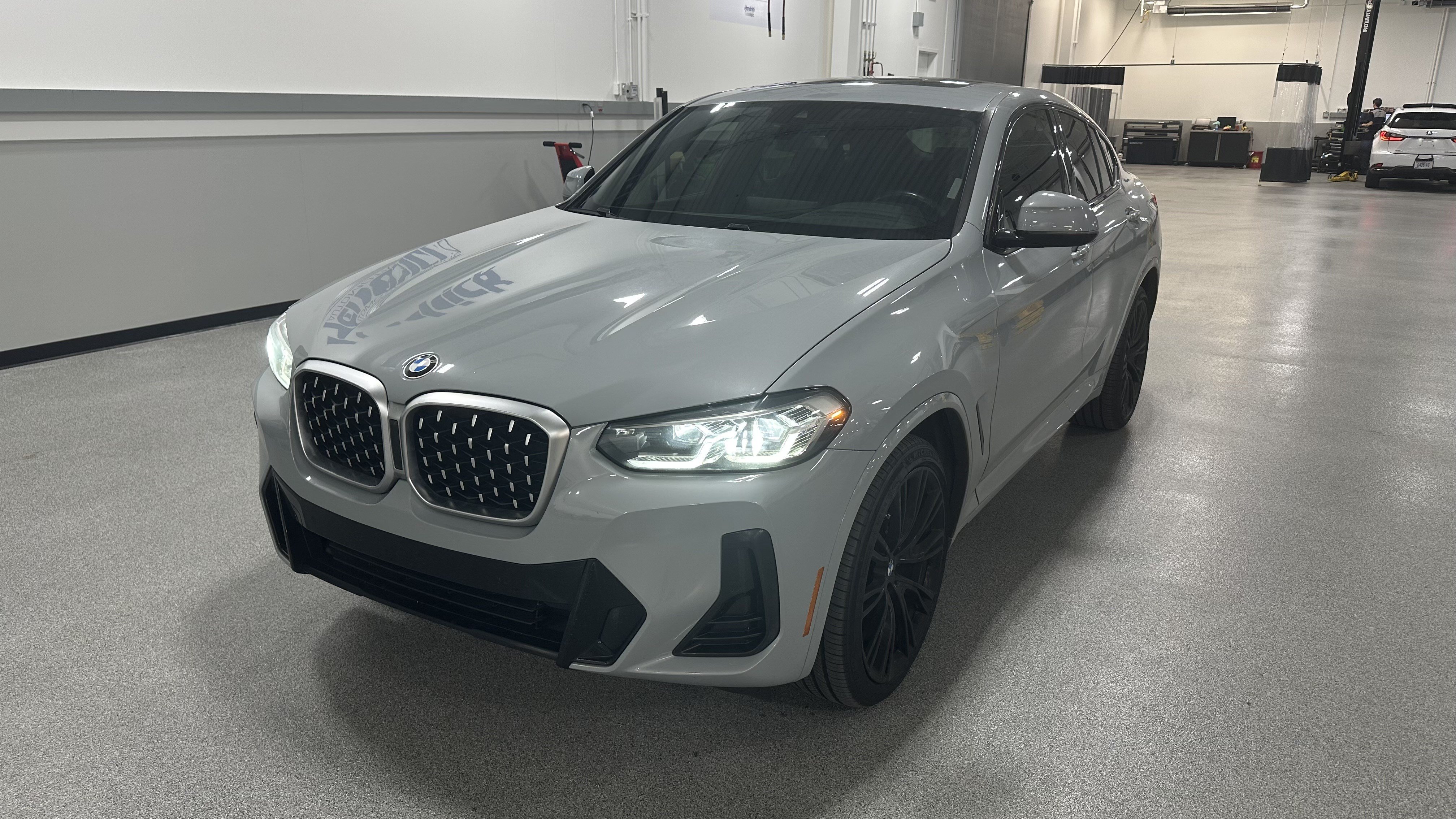 Used 2022 BMW X4 xDrive30i w/ M Sport Package 2 AWD/4WD image 5