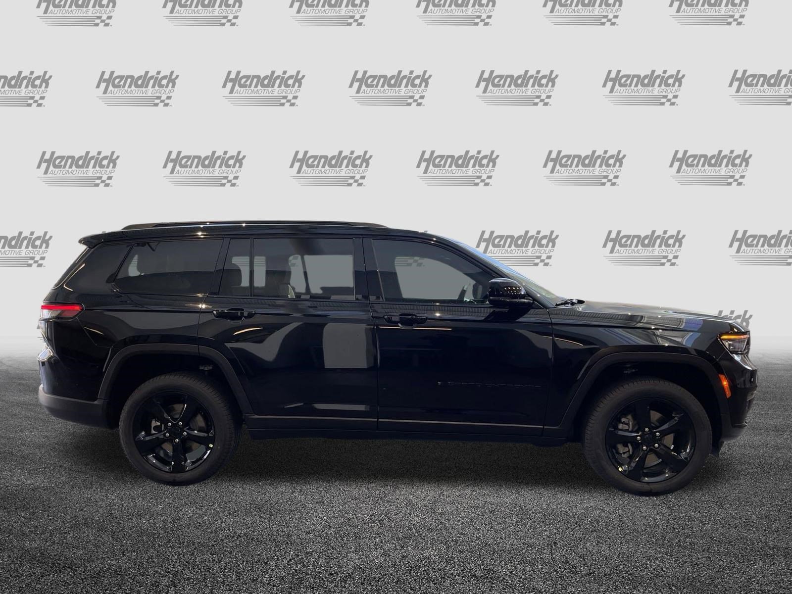 Certified 2025 Jeep Grand Cherokee L Limited w/ Black Appearance Package RWD image 11