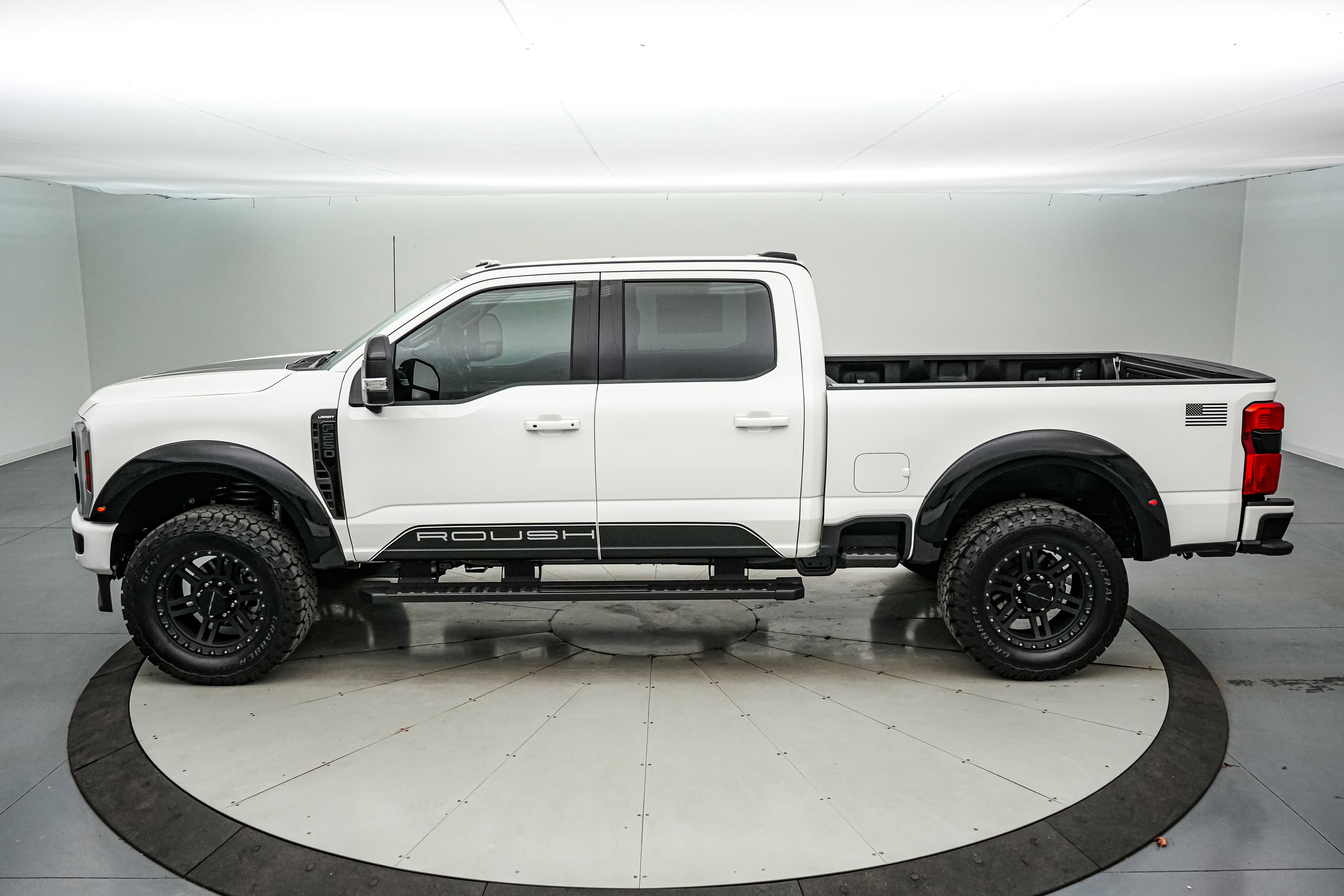 New 2026 Ford F250 Lariat w/ Black Appearance Package image 9