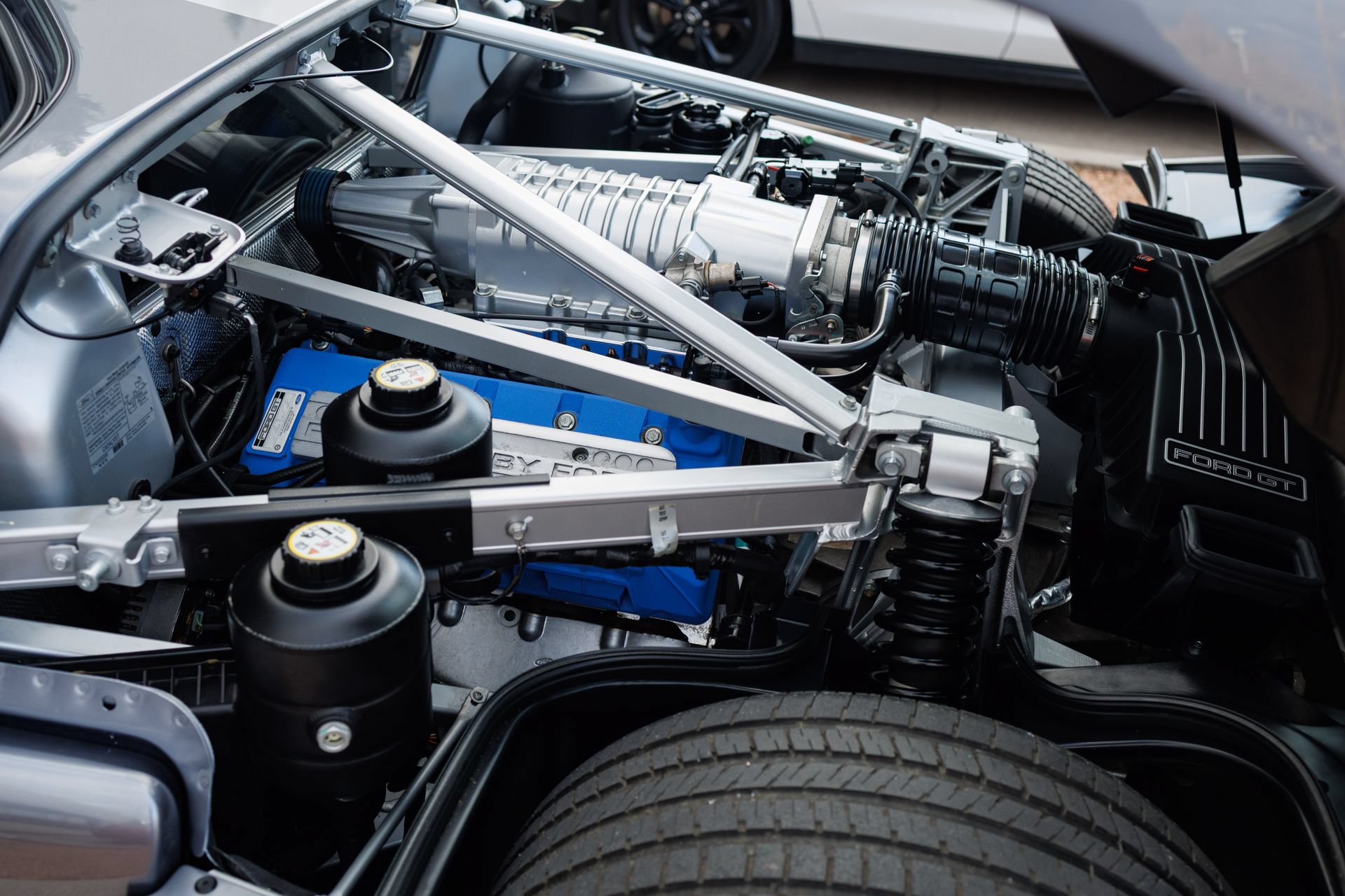 Used 2006 Ford GT RWD image 87