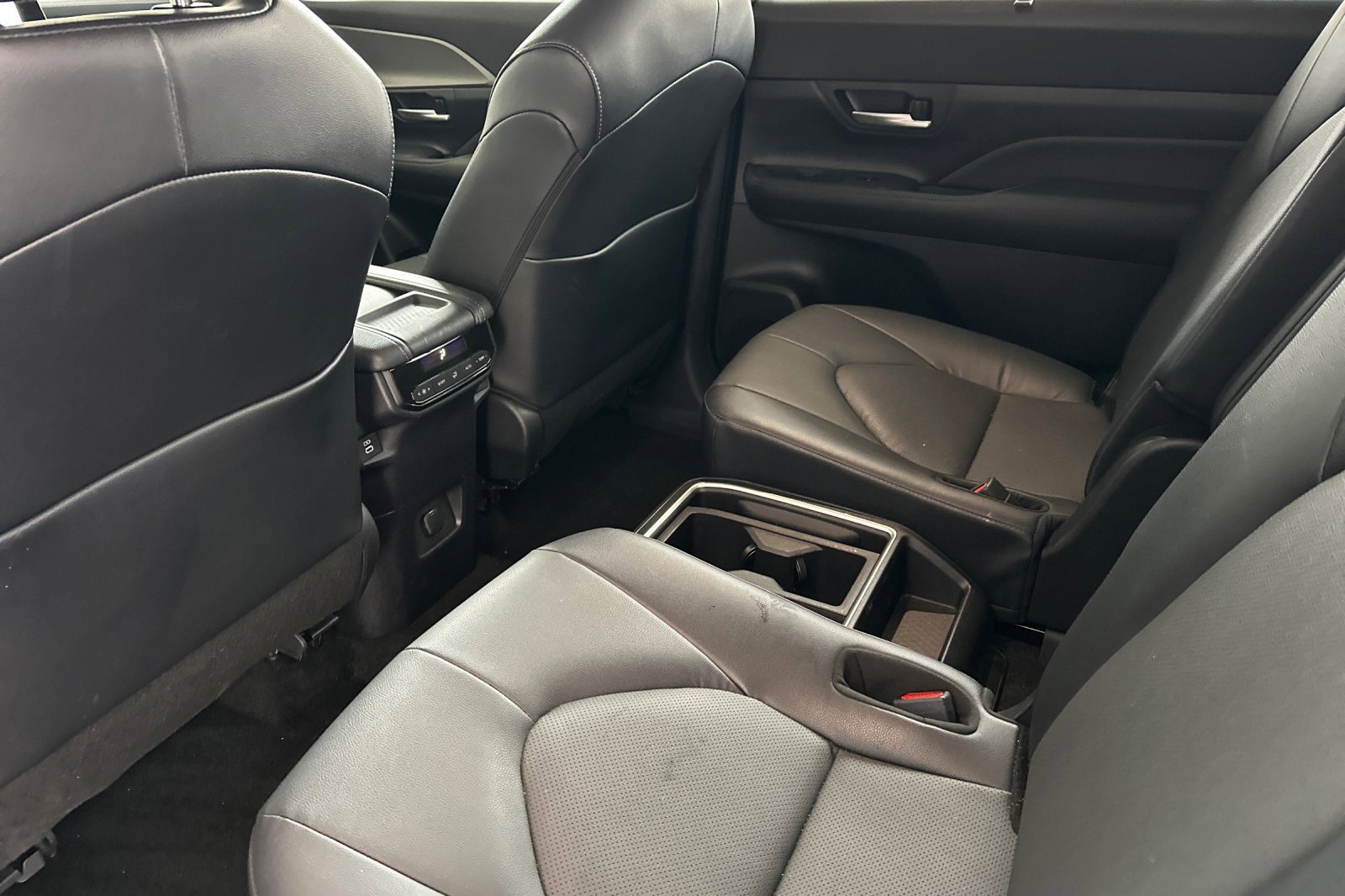 Used 2025 Toyota Grand Highlander AWD image 12