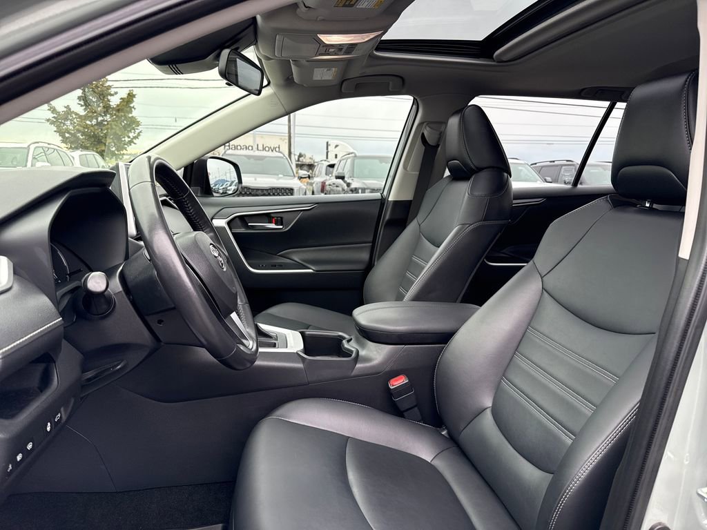 Used 2023 Toyota RAV4 XLE Premium image 19