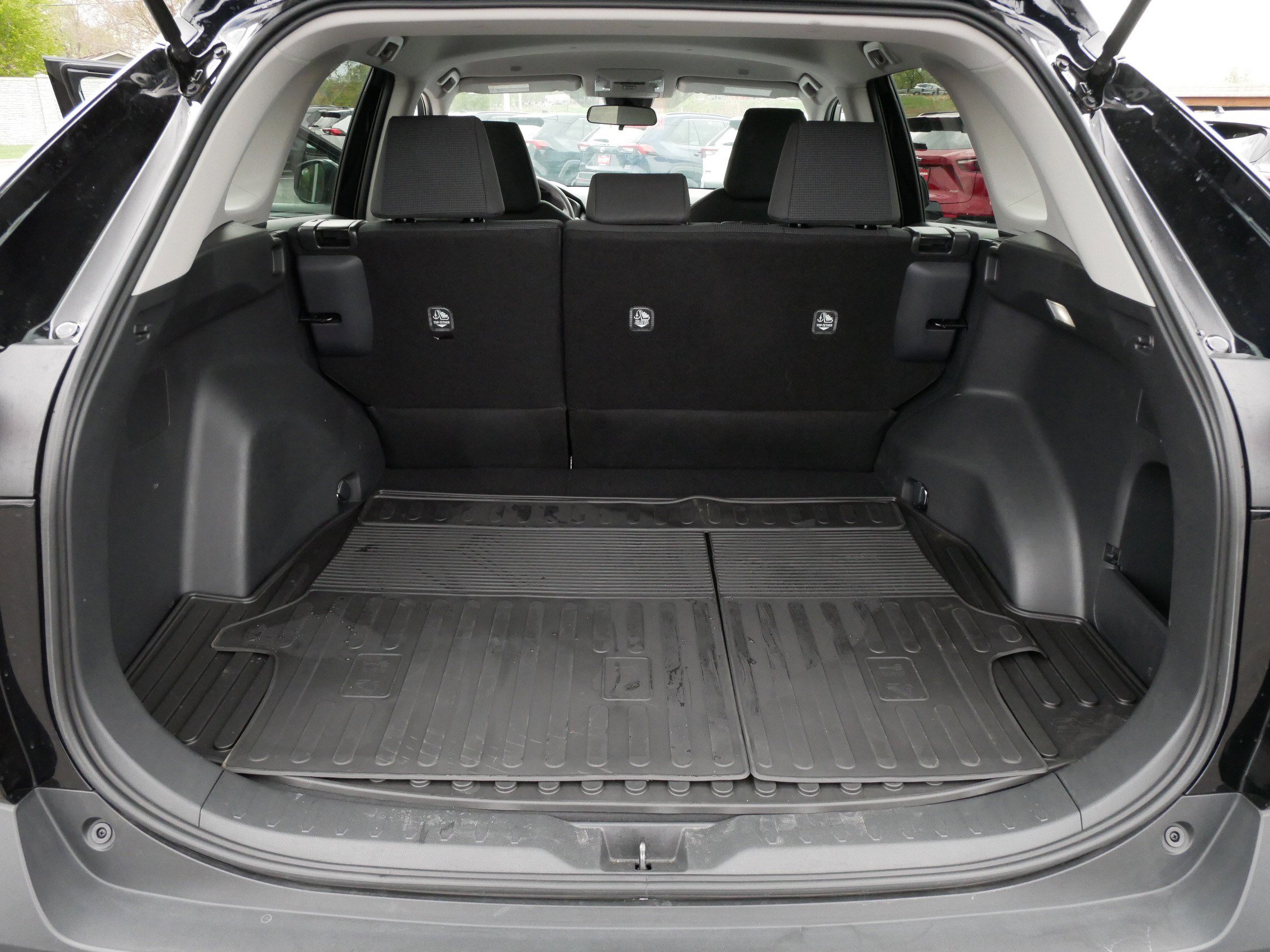 Used 2024 Toyota RAV4 LE AWD/4WD image 19