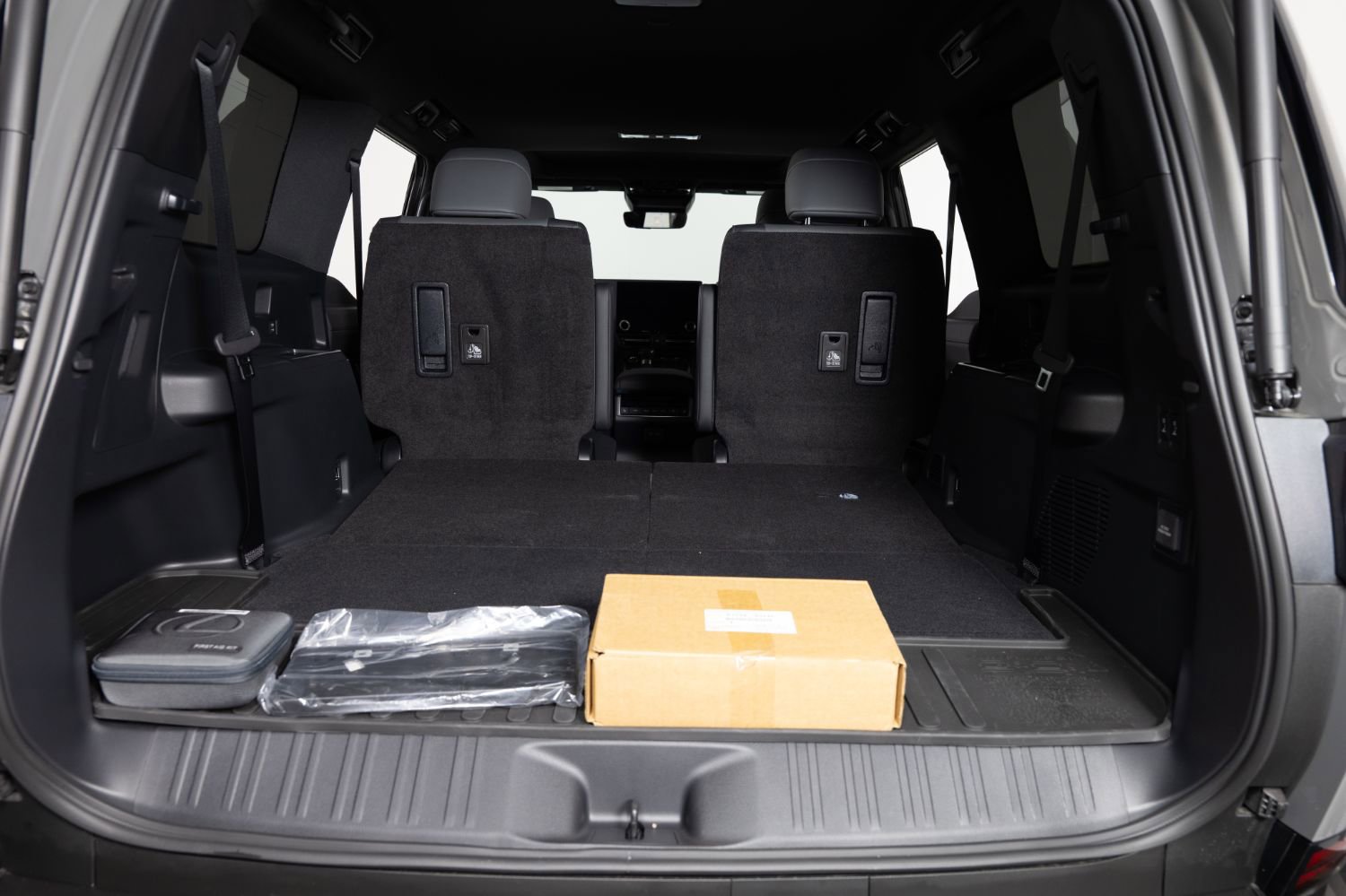 Used 2025 Lexus GX 550 w/ Accessory Package (2T) AWD/4WD image 17