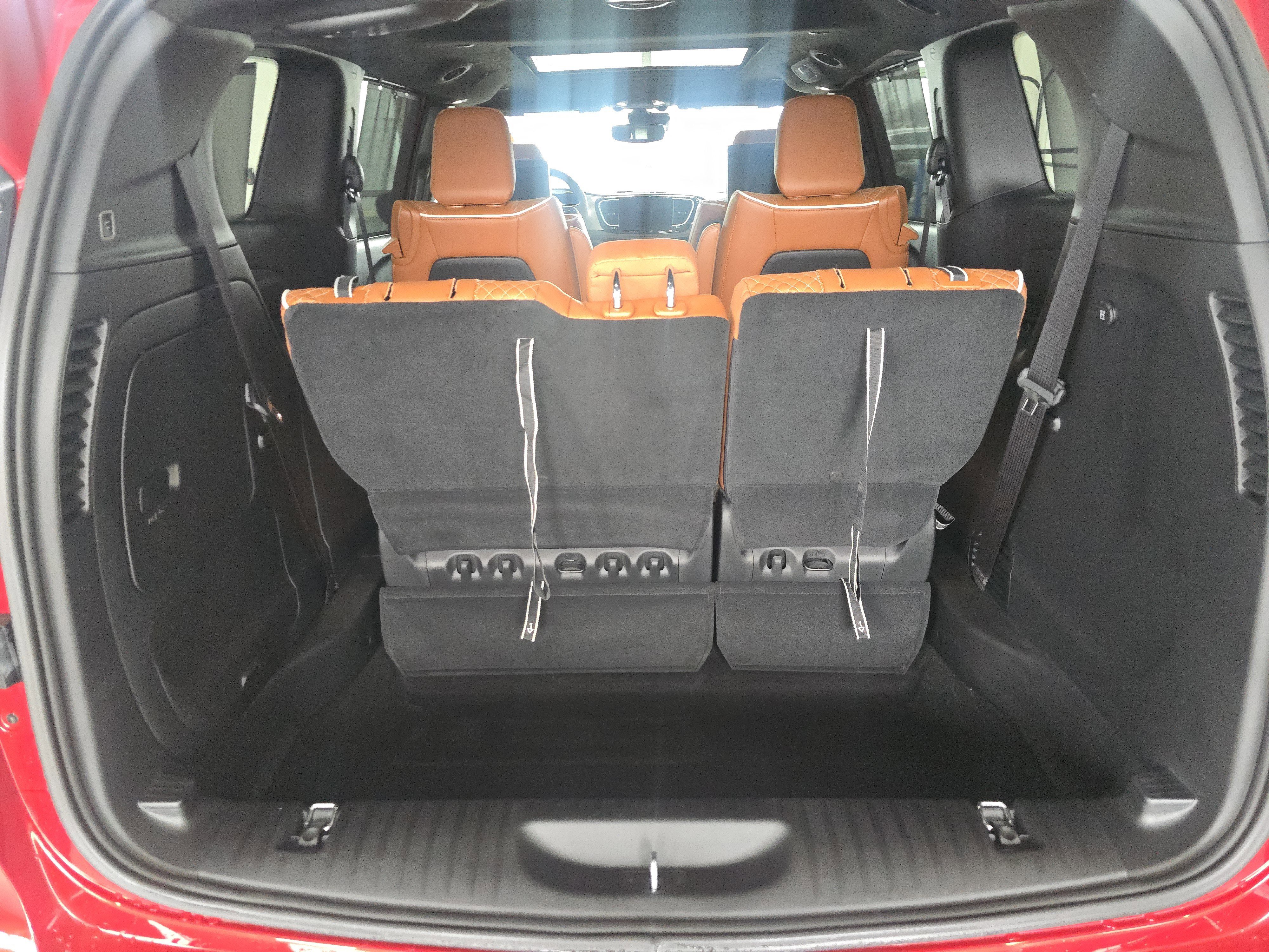 Used 2025 Chrysler Pacifica Pinnacle FWD image 28