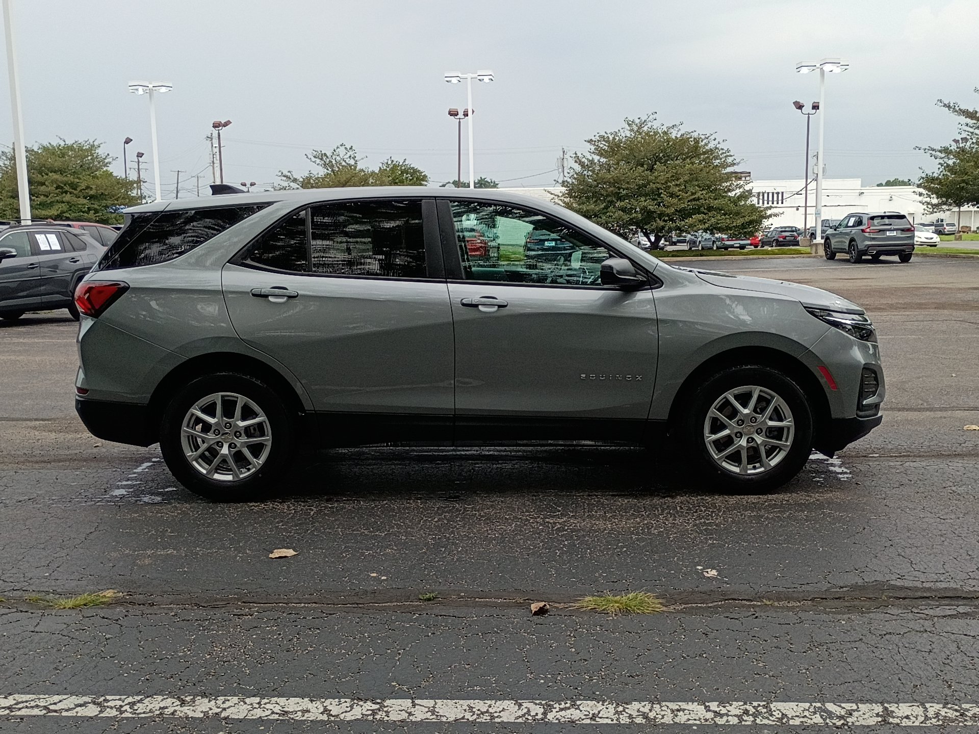Used 2024 Chevrolet Equinox LS w/ LS Convenience Package FWD image 2