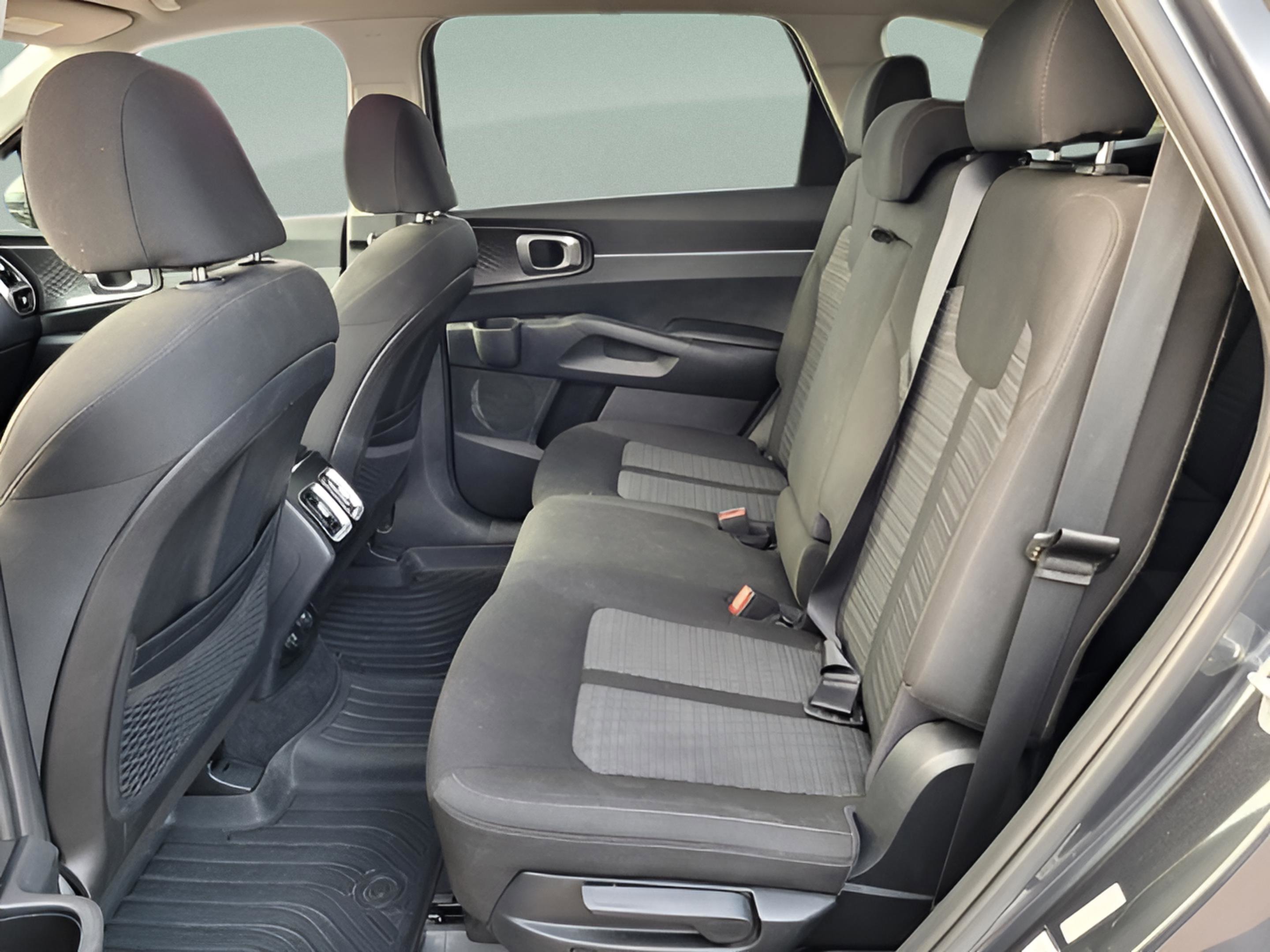 Used 2021 Kia Sorento LX image 12