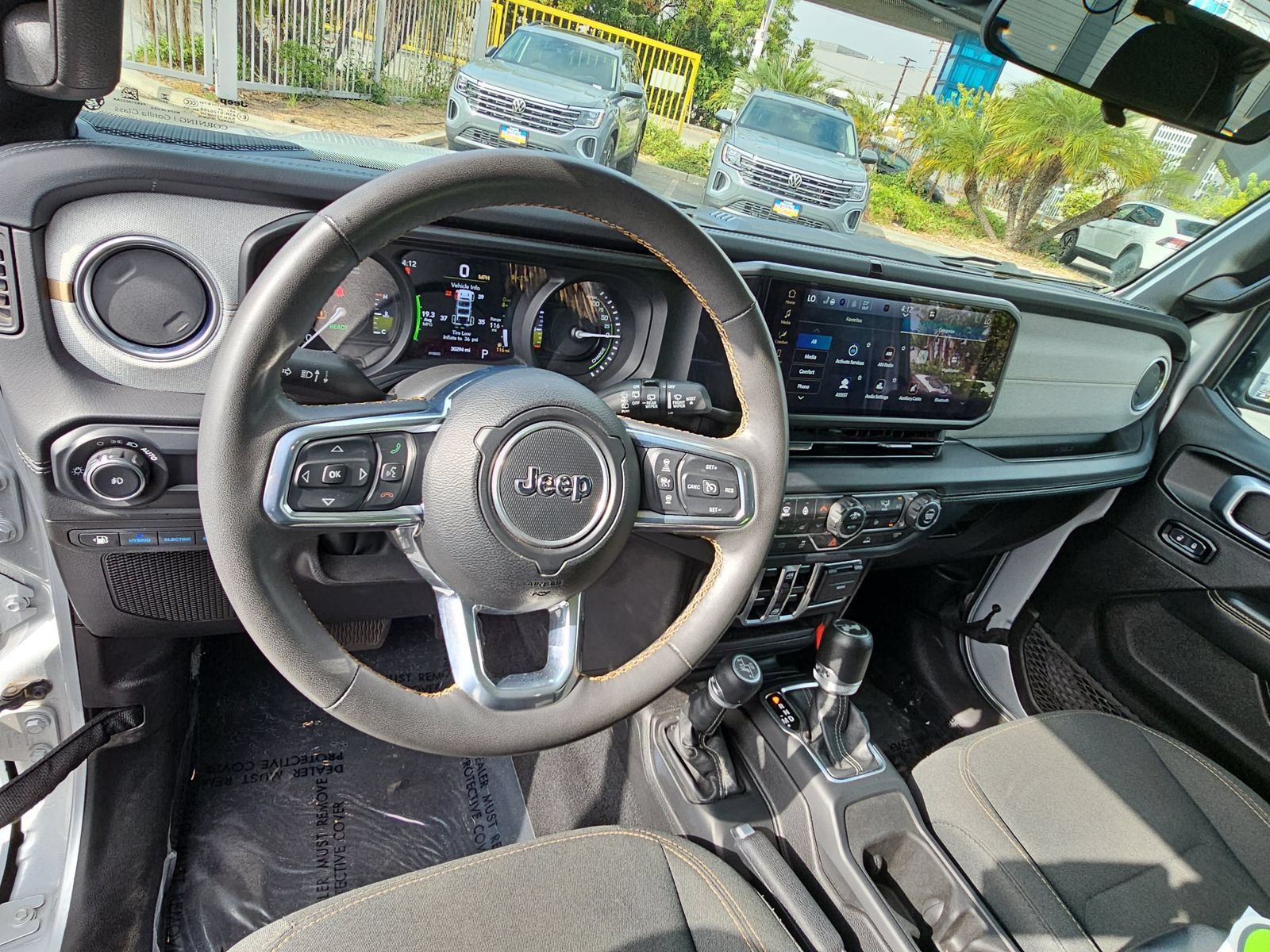 Used 2024 Jeep Wrangler Unlimited Sahara AWD/4WD image 15