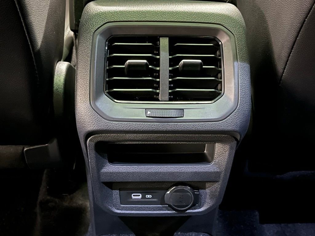 Used 2024 Volkswagen Tiguan SE R-Line image 22