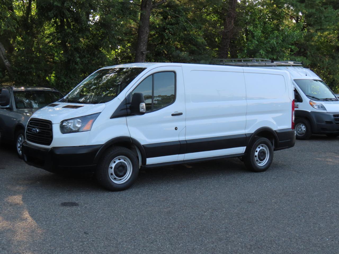 Used 2019 Ford Transit 150 130 Low Roof RWD image 2