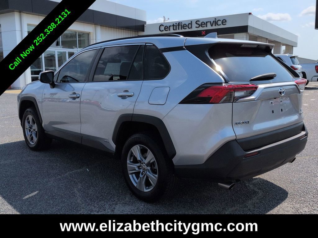 Used 2022 Toyota RAV4 XLE w/ Convenience Package image 6