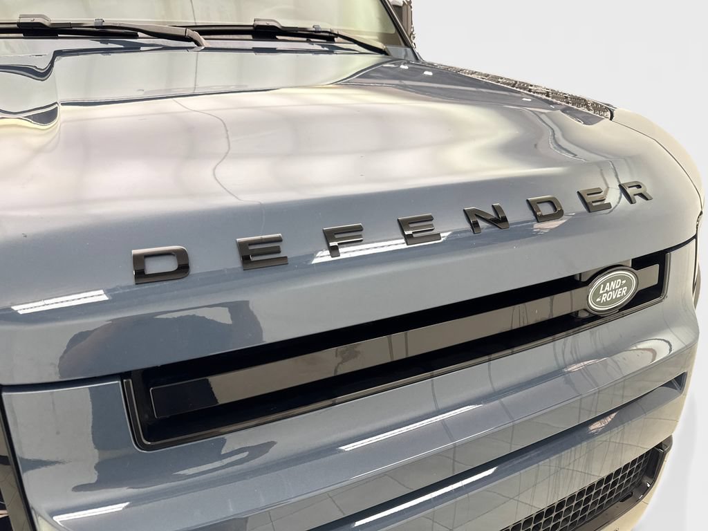 Used 2024 Land Rover Defender 110 X-Dynamic SE AWD/4WD image 25