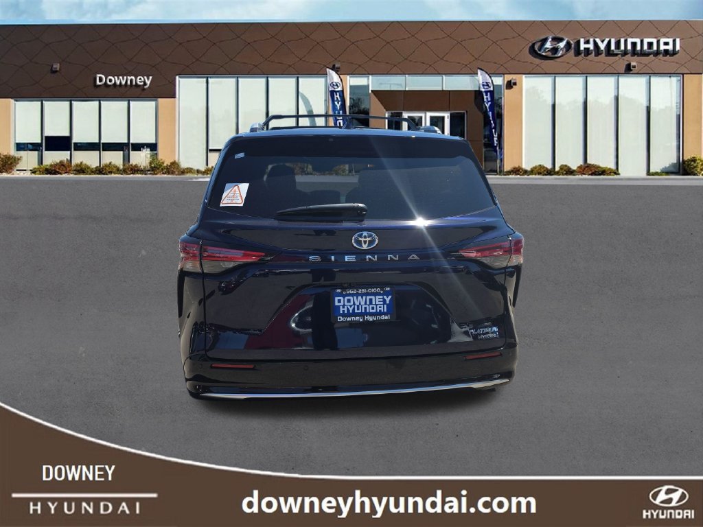 Used 2021 Toyota Sienna Platinum FWD image 4