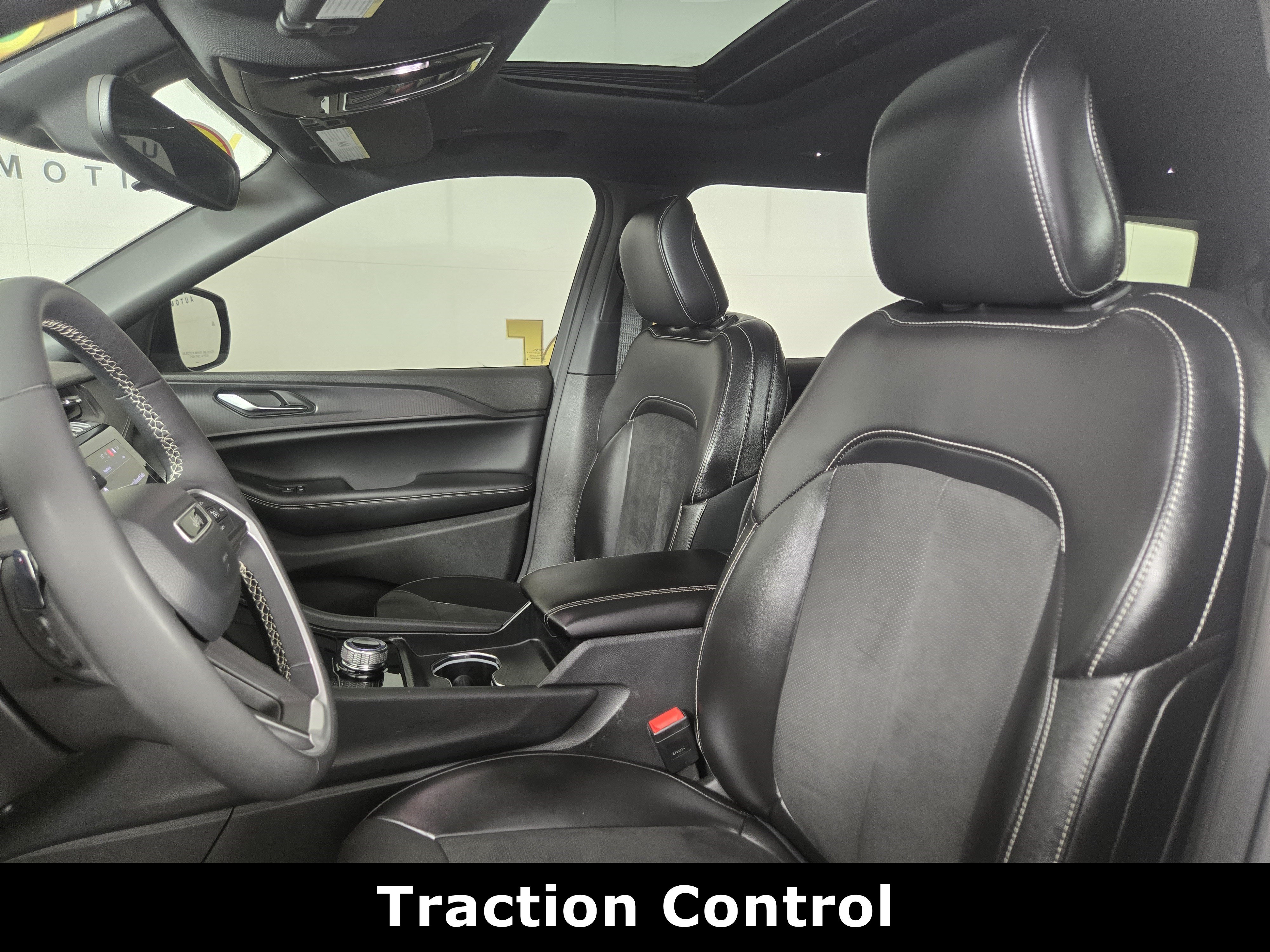 Used 2024 Jeep Grand Cherokee L Altitude AWD/4WD image 12